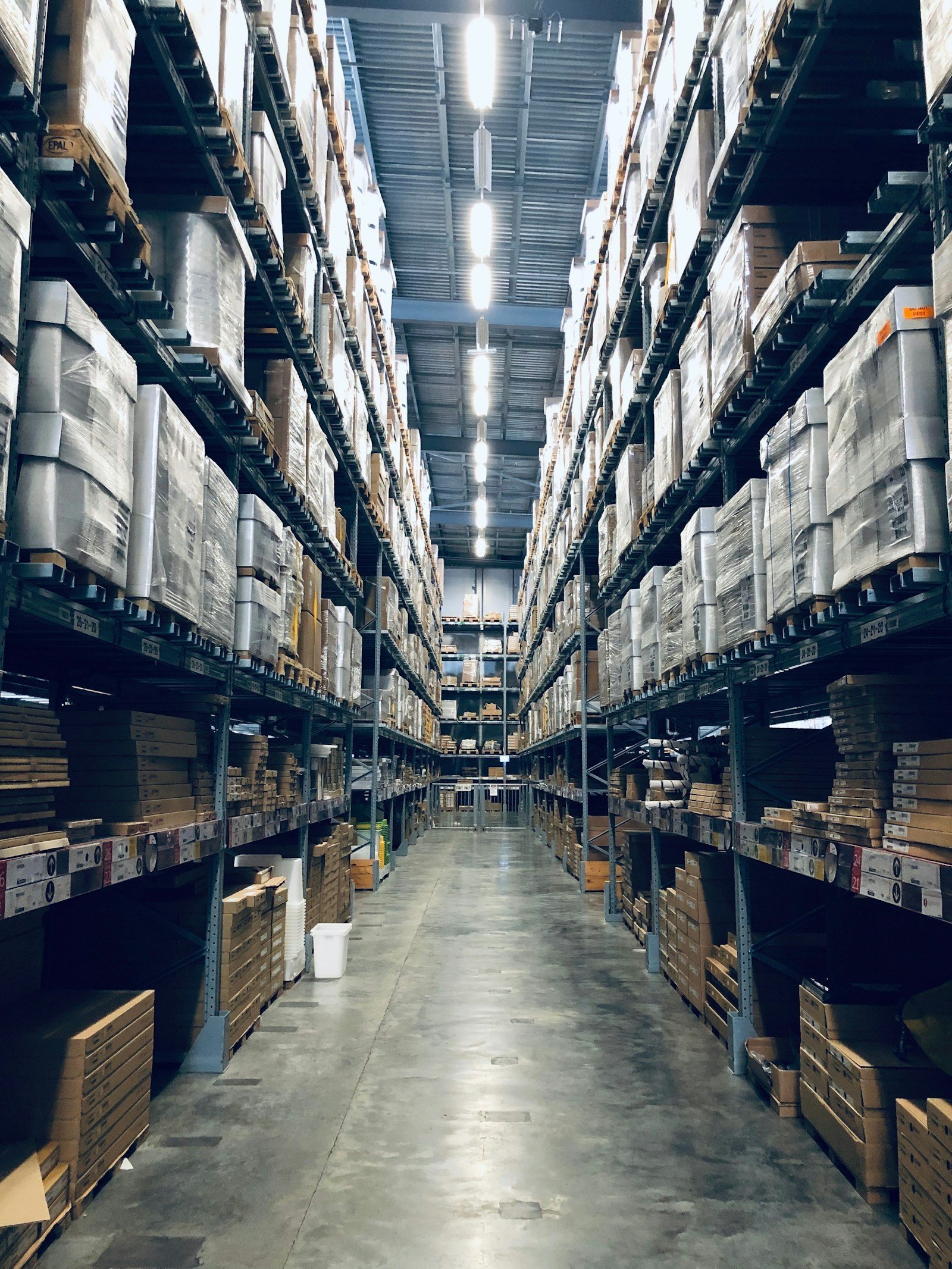 High-capacity warehouse interior